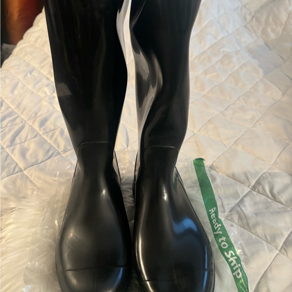 UGG BLACK TALL RAIN BOOTS. - Picture 1 of 6